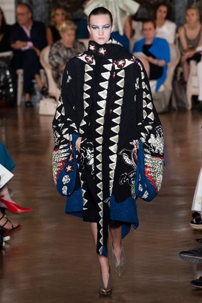 Look 14
